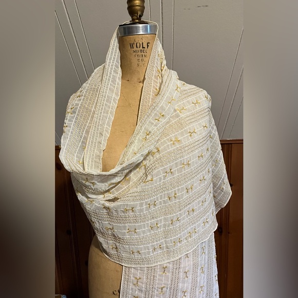 Chiffon/ Gold Lurex Wrap - Picture 4 of 7